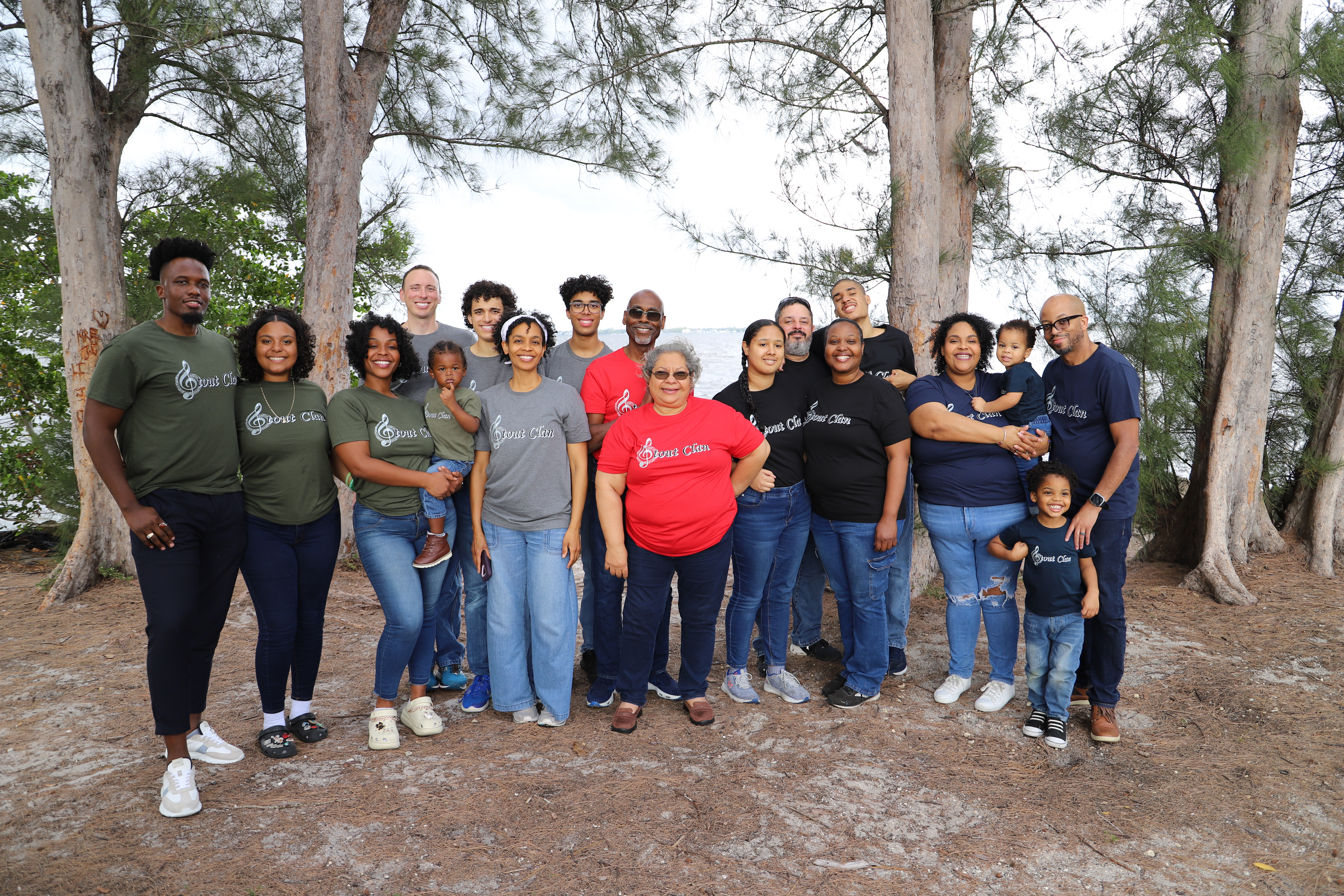 La familia extendida de la familia Stout. (The extended family of the Stout family.)